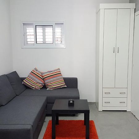 Studio Masaryk Apartment Bat Yam Exteriör bild