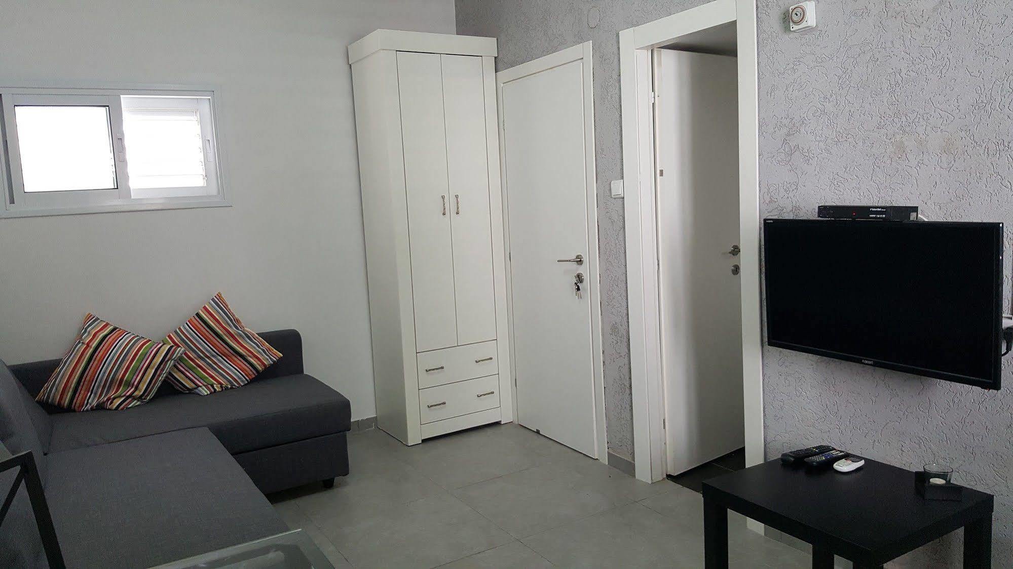 Studio Masaryk Apartment Bat Yam Exteriör bild