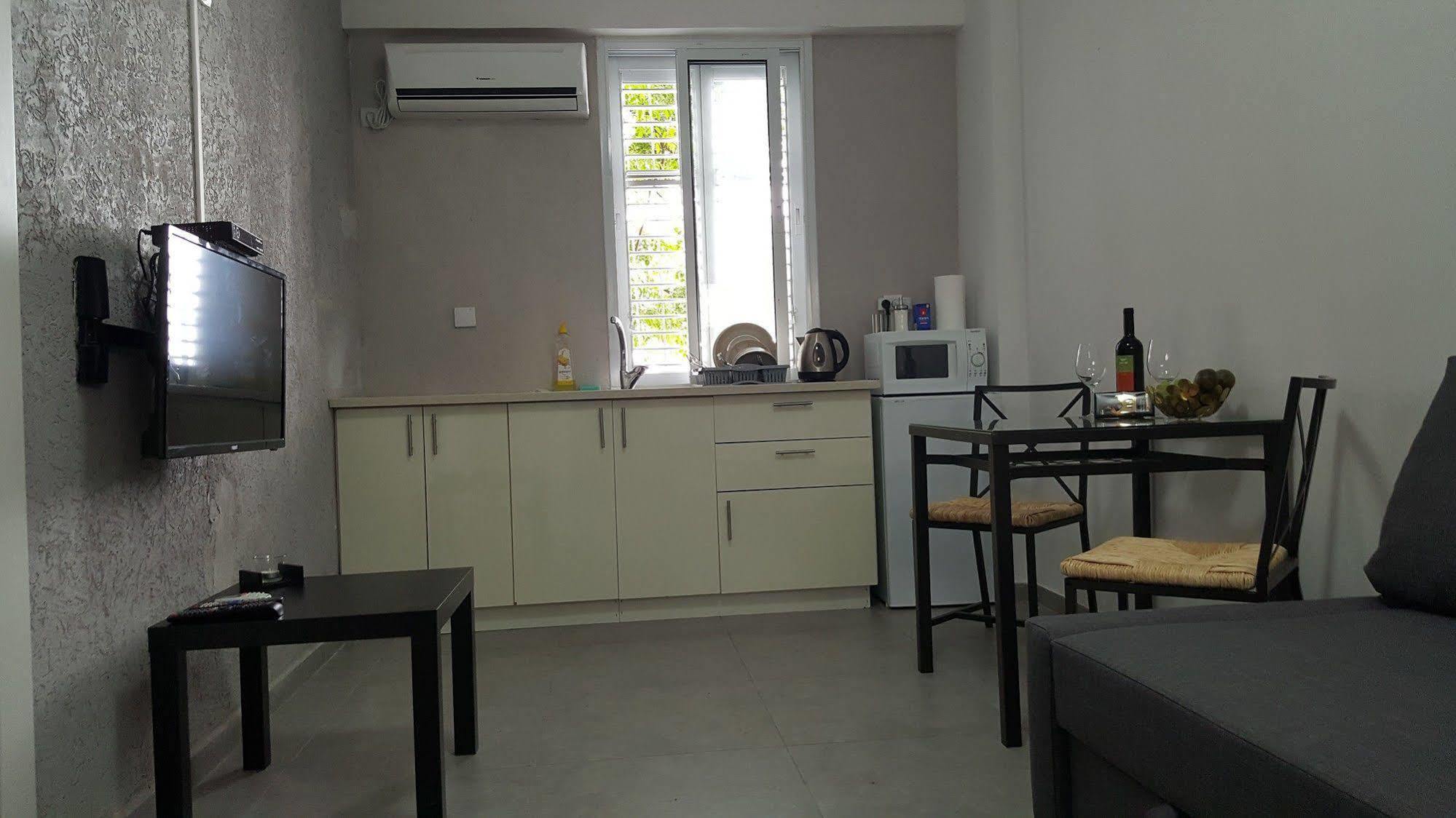 Studio Masaryk Apartment Bat Yam Exteriör bild